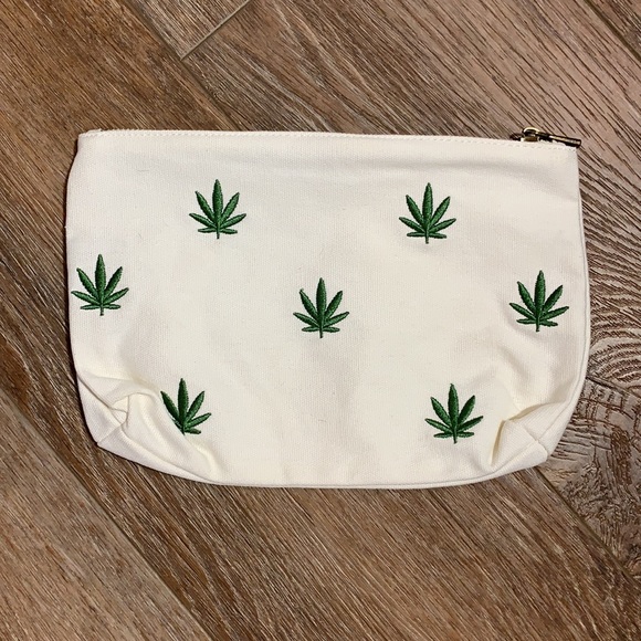 UO EXCLUSIVE EMBROIDERED ZIPPER POUCH **NWT** - Picture 3 of 5